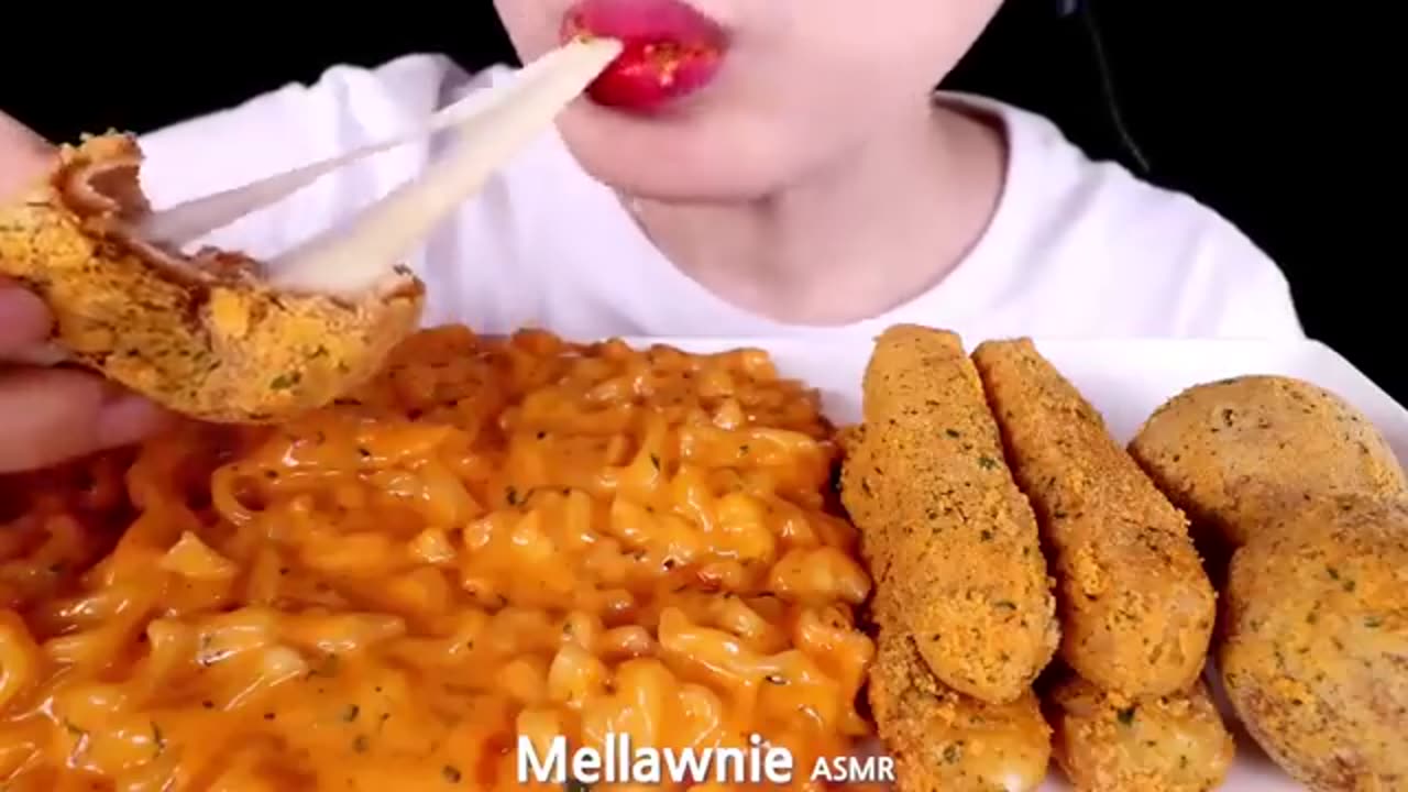 ASMR eating, MUKBANG