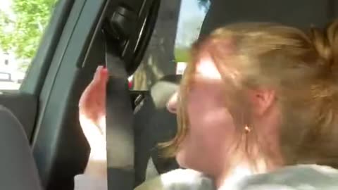 Dad Embarrasses “Toothless” Daughter in Drive-Thru