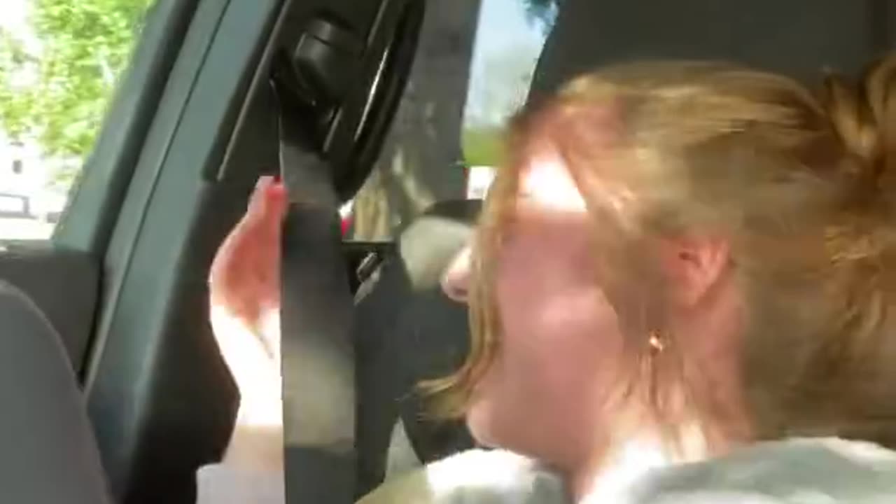 Dad Embarrasses “Toothless” Daughter in Drive-Thru