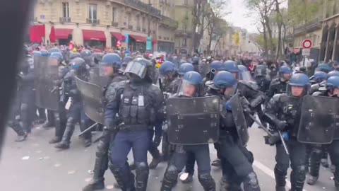 Paris - Hand-to-hand clashes police