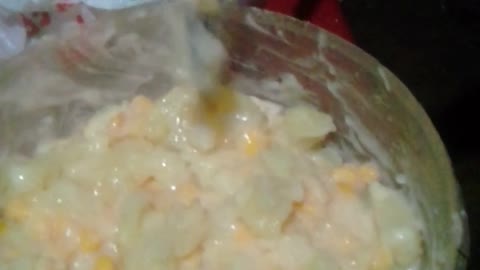 comendo maionese
