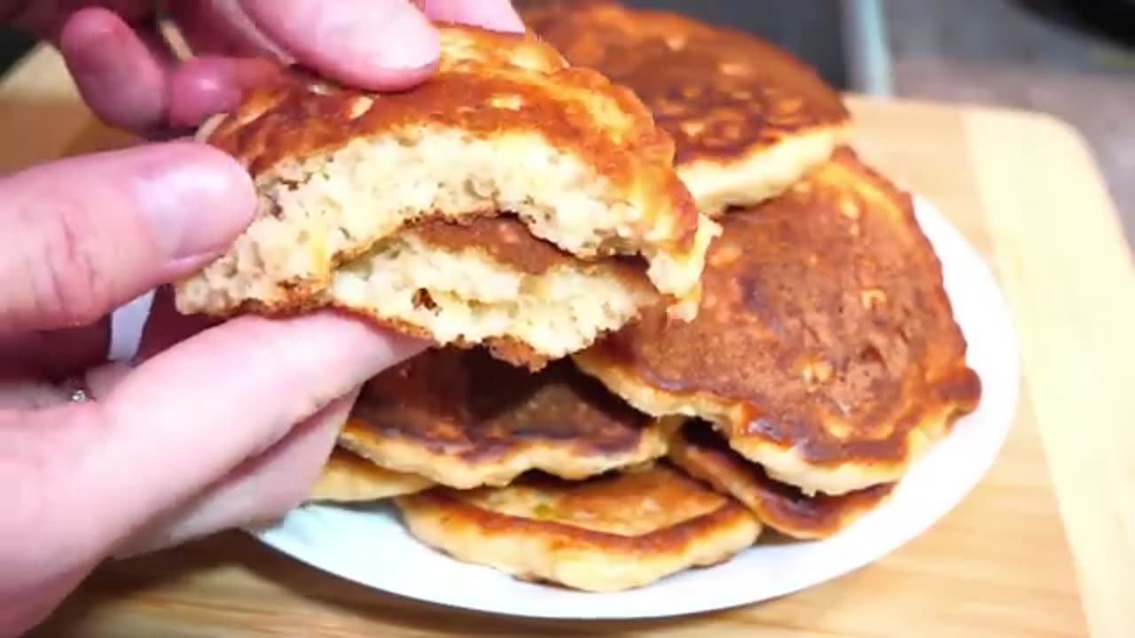 Saftige Apfelpfannkuchen in 5 Minuten! Das schnellste und einfachste Rezept zum Frühstück!