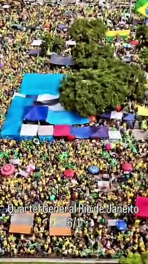 Protesters chanting "Armed Forces (FAA), save Brazil" in Rio de Janeiro.