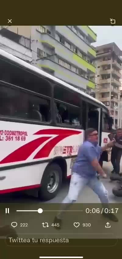 Con machete y casco se enfrentaron busetero y motociclista