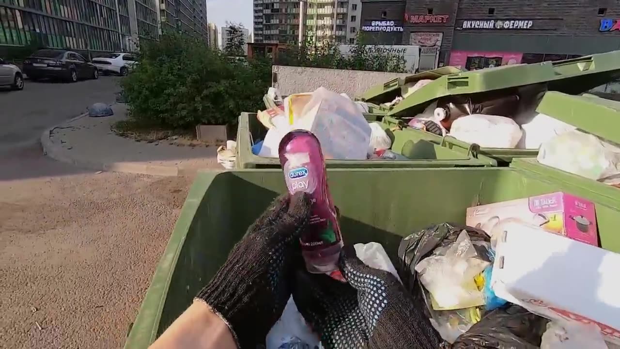 Как я зарабатываю лазая по мусоркам Питера ? Dumpster Diving RUSSIA #4