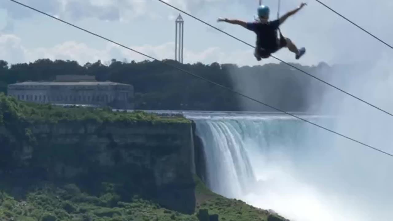 🚡🌊Zip-Lining at Niagara Falls: A Thrilling Descent Over the Iconic Falls! 🚡🌊