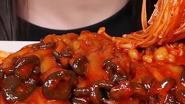 Spicy Mushrooms #zoeyasmr #zoeymukbang #bigbites #mukbang #asmr #food #먹방 #틱톡푸드 #spicymushroom #favo