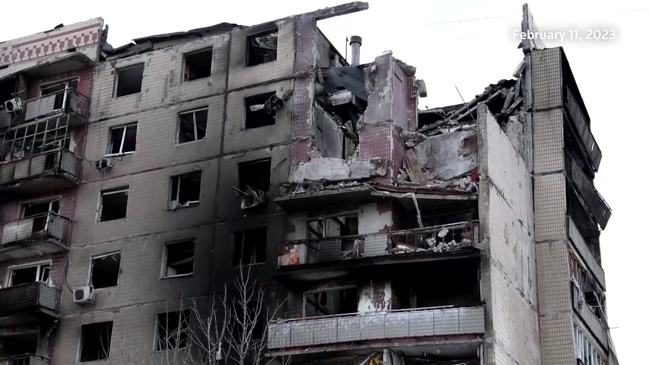 Ukrainian troops withdraw from devastated Avdiivka