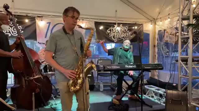 Qubecers let's enjoy with Jazz tonight