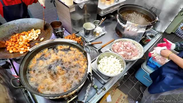 Best Korea Street Food in Seoul, Myeongdong District wow!!