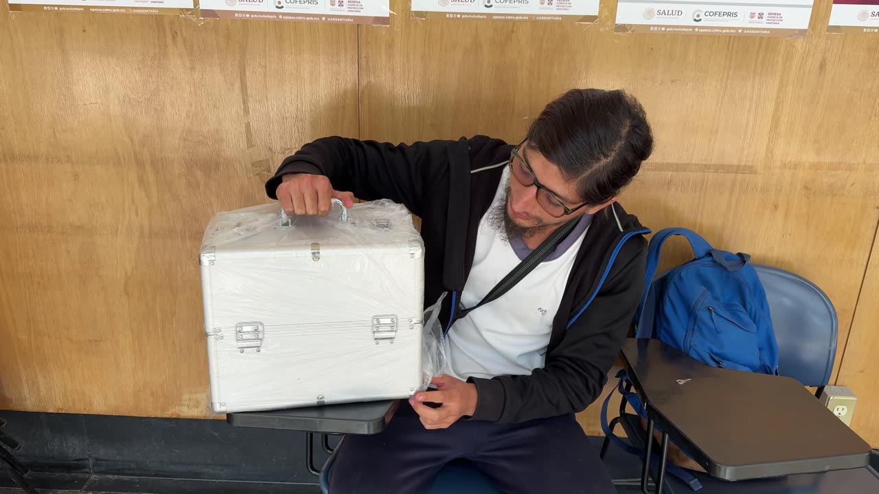 Unboxing de caja para equipo médico