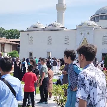 REDNECK ARRESTED FOR DISTURBING EID PRAYERS AT DCA IN AMERICA