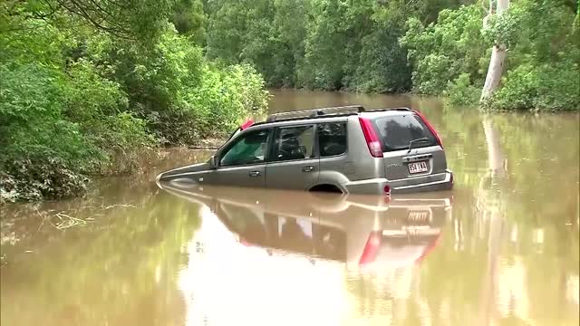 Australia flood sees one dead and ten missing