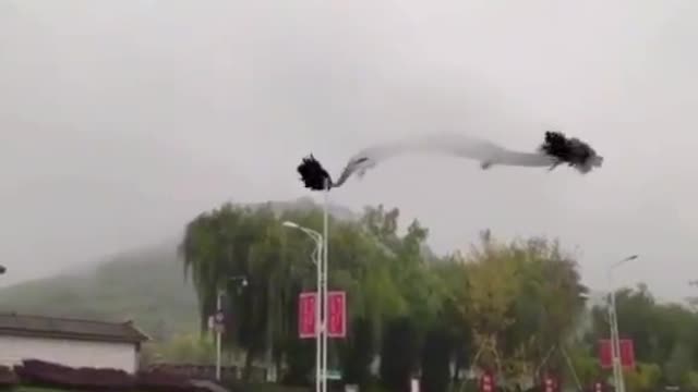 FLYING DRAGONS IN CHINA, YOU DECIDE AGAIN IF ITS REAL.