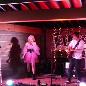 7000 Apart singing Dolly Parton's Jolene at The Flagstone Bar