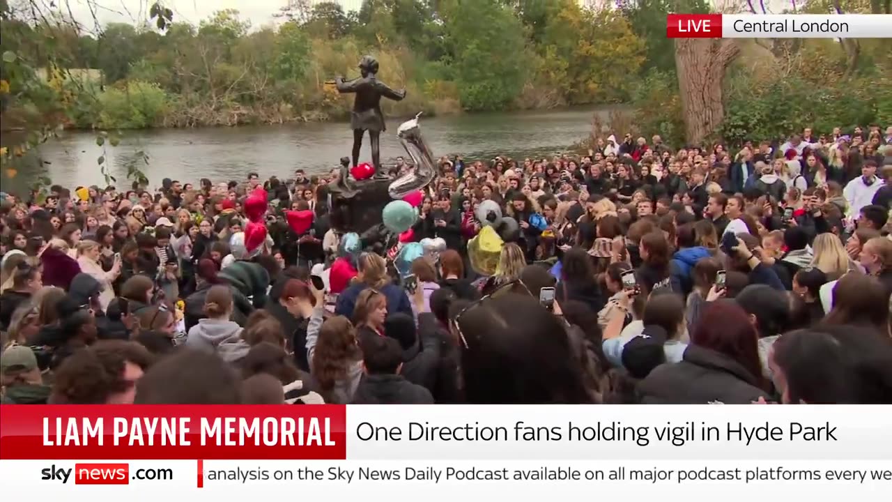 Liam Payne death: One Direction fans hold memorial in Hyde Park