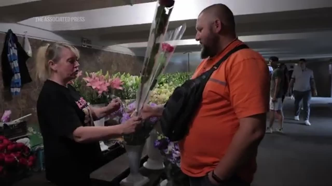 Despite hardships of war, flowers fill Kyiv and other Ukrainian cities
