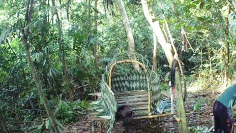 amazing, make a heavy rain camping hut from leaves