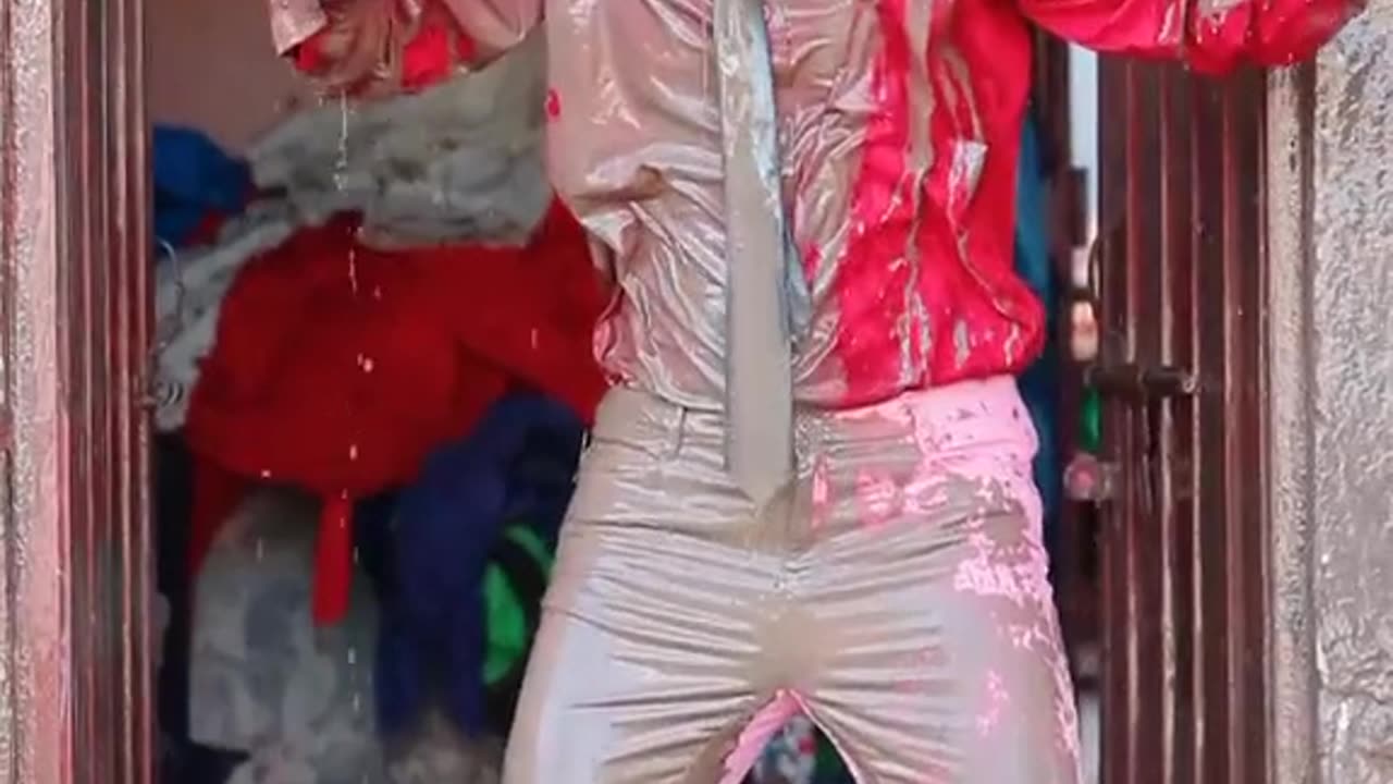 How to make funny to me to be a girl to get a