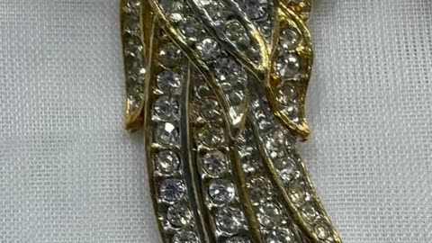 18KGP Bird Brooch (3” x 2.25”). Made with Swarovski Crystal. Gift. Party. Event