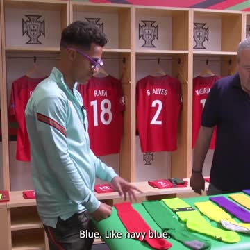 Fabio Carvalho learns how different colours can appear to players who are colour blind.