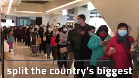 Massive queues at supermarket as Shanghai residents stock up for lockdown