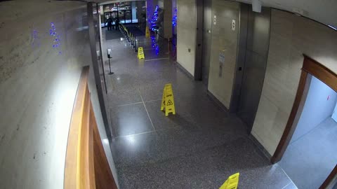8003FCOB01ElevatorLobby_2021-01-05_22h00min02s093ms.mp4