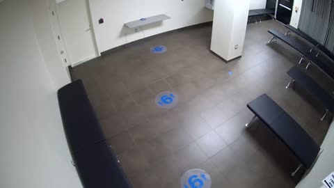 8030FCOB01128BadgingWaitingArea_2021-01-05_02h00min00s950ms.mp4