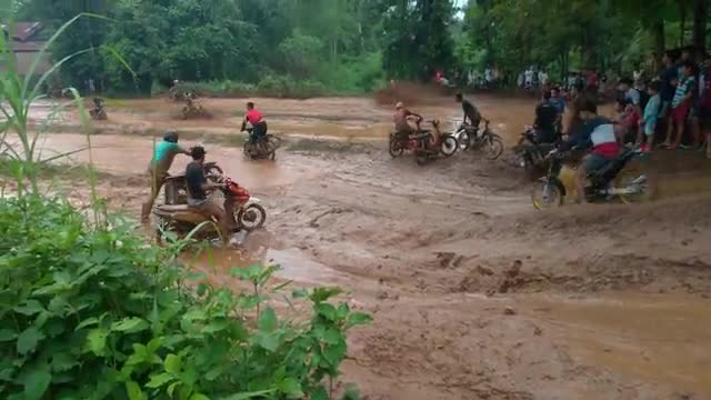 RACING_GASTREK_LUMPUR_YANG_AGAIN_VIRAL