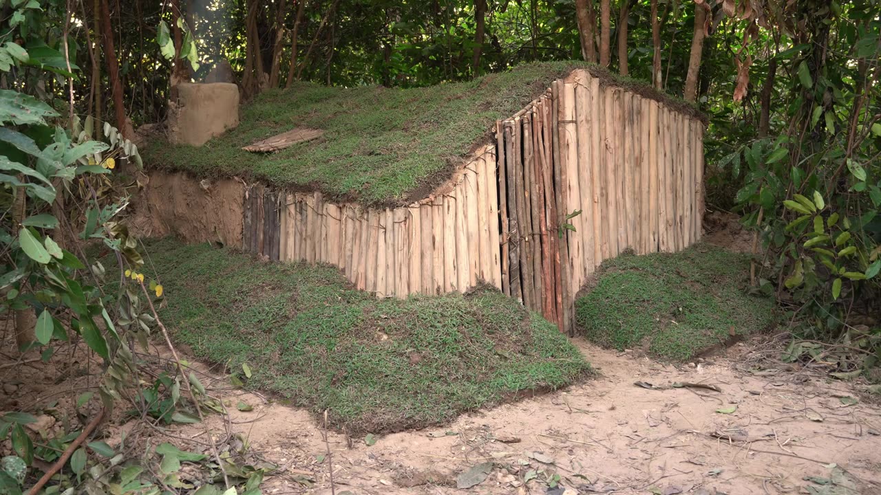 Building The Most Secret Underground House for 20days Living In Jungle