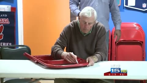 January 30, 2016 - Former Indiana University Bob Knight in Fort Wayne for Signing Event