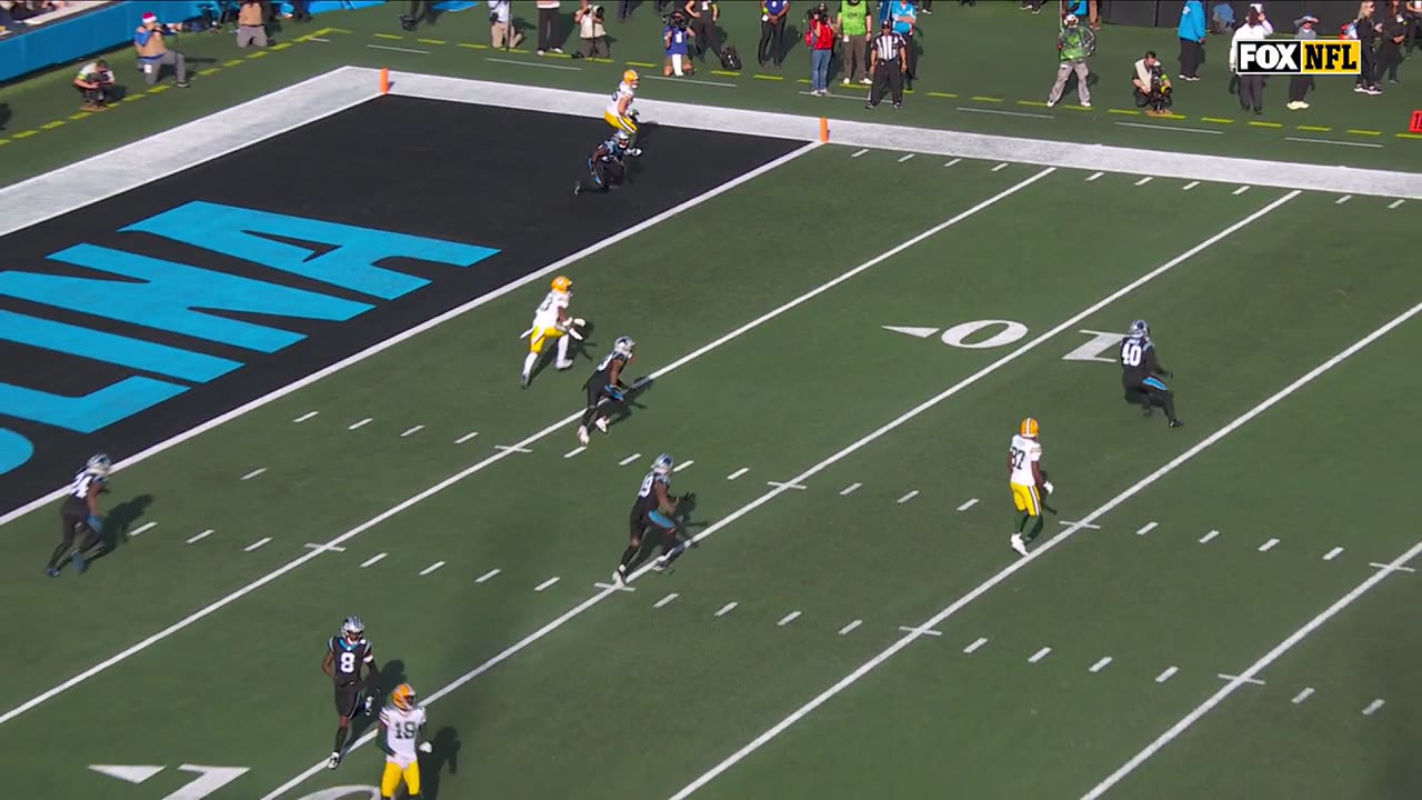 Love delivers 21-yard TD pass to Wicks via ad-libbed route switch