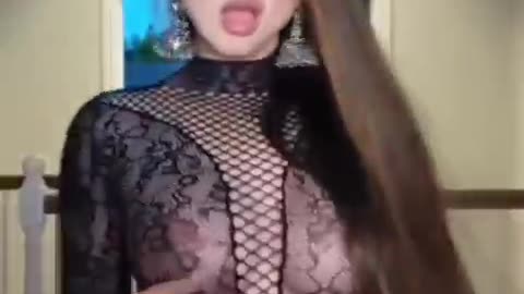 Thick white girl twerk.