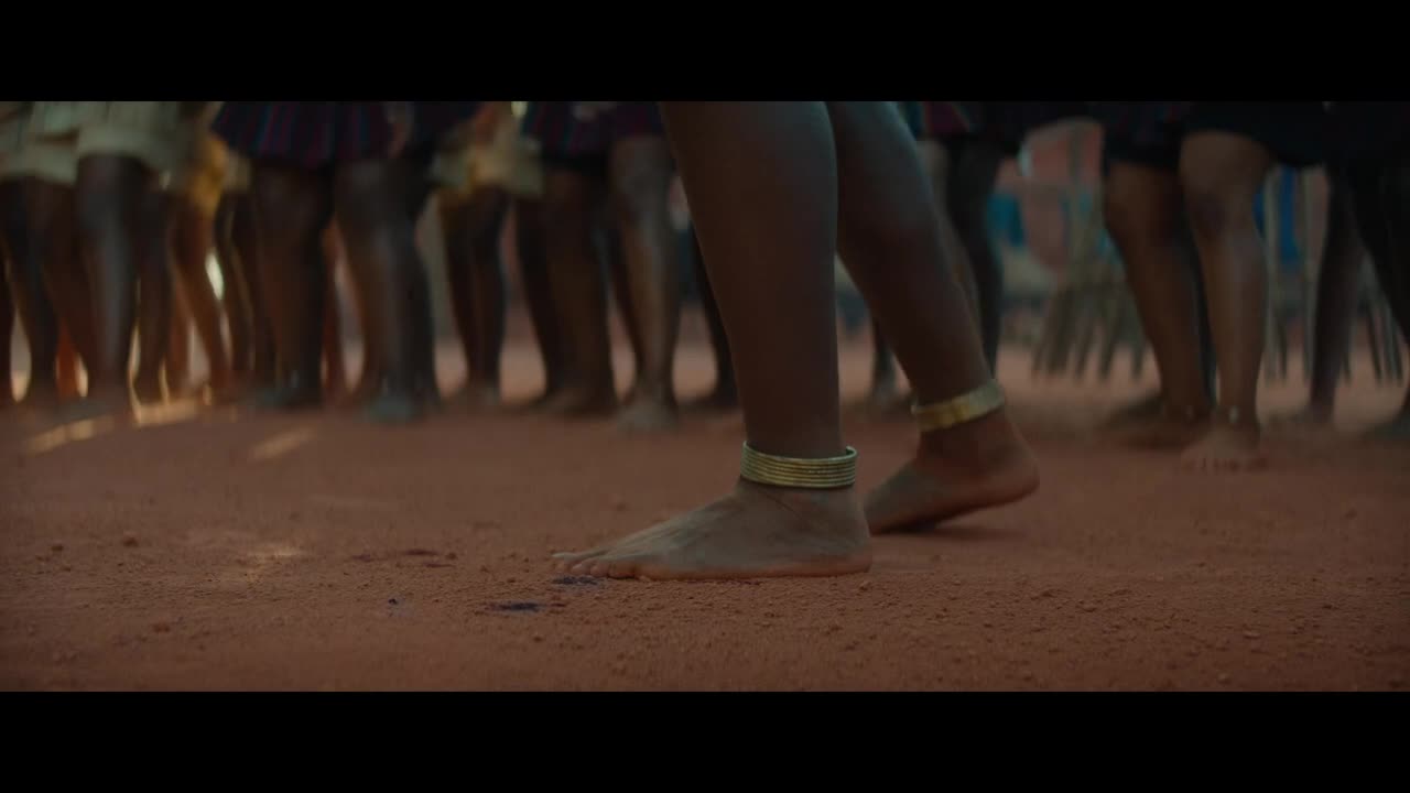 THE WOMAN KING Clip - Izogie Standoff