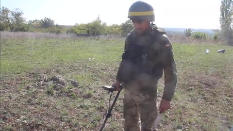 Ukraine soldiers looking for land mines in Kherson
