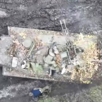 Russians Scramble When Their APC gets Bombed