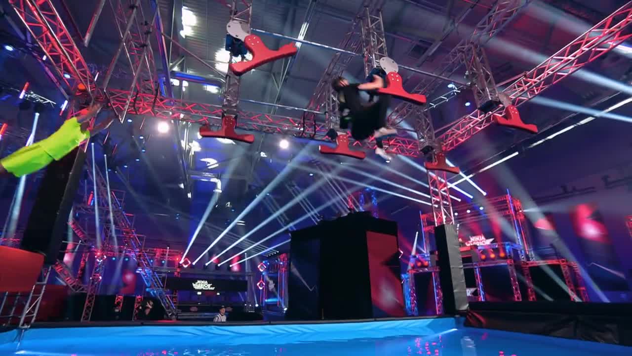 Unglaublicher Stunt von Chris Harmat vs. Matthias Maag | Ninja Warrior Germany Allstars 2021