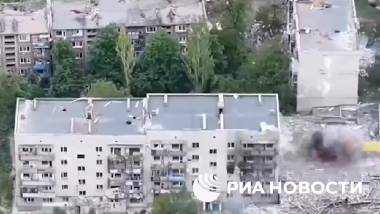 Footage of Russian Forces urban assaults in action, in Krasnogorovka.