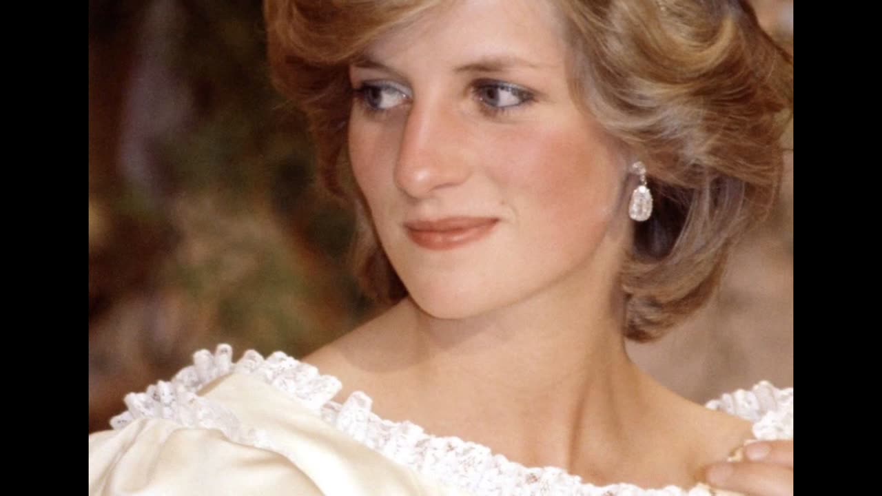 The Stunning Style of Princess Diana: A Fashion Legacy That Still Inspires