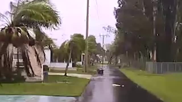 Tornado rips throughFlorida neighborhood