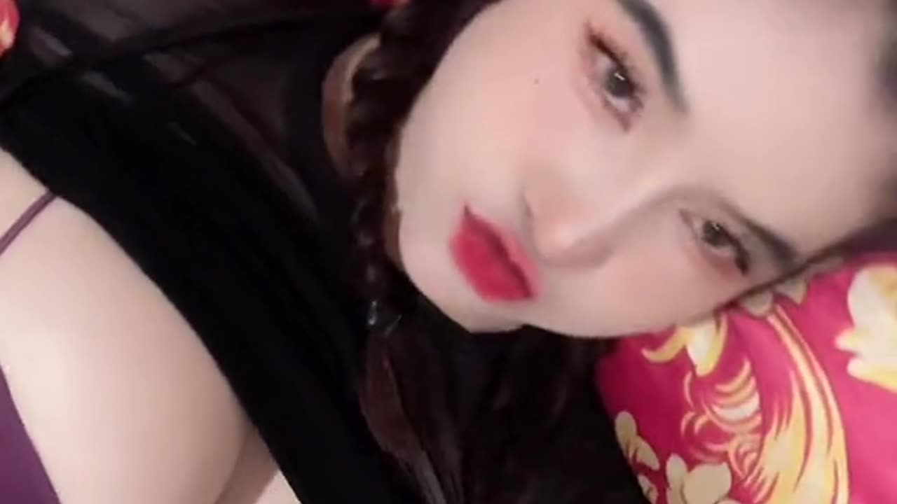 Beautiful Girl Dancing So Hot In TikTok Cambodia #mostbeautiful #dancinggirl #beautifulsmile #dance