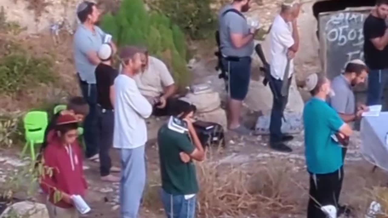 Settler & IOF invasion of Tuwani