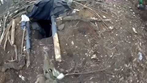 Russian paratroopers storming AFU positions.