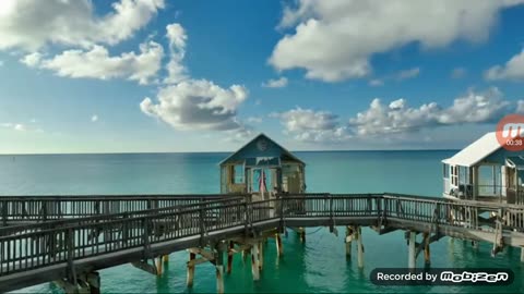 Libby aka Glittery Stawkers Cries that is Undocumentrd Latina Girl 😭😭