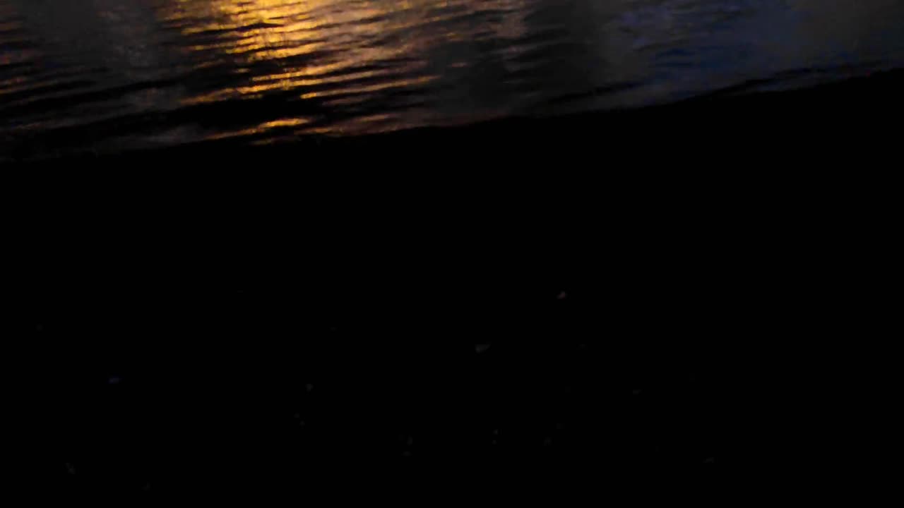 Watching the sunrise by the Erhai Sea is really beautiful