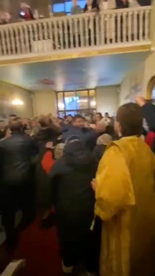 ◾Ukrainian Nationalists stormed the temple of the canonical Church in Ivano-Frankivsk in Ukraine.