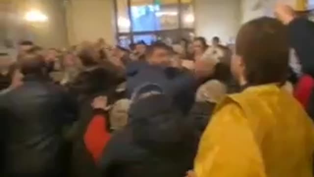 ◾Ukrainian Nationalists stormed the temple of the canonical Church in Ivano-Frankivsk in Ukraine.