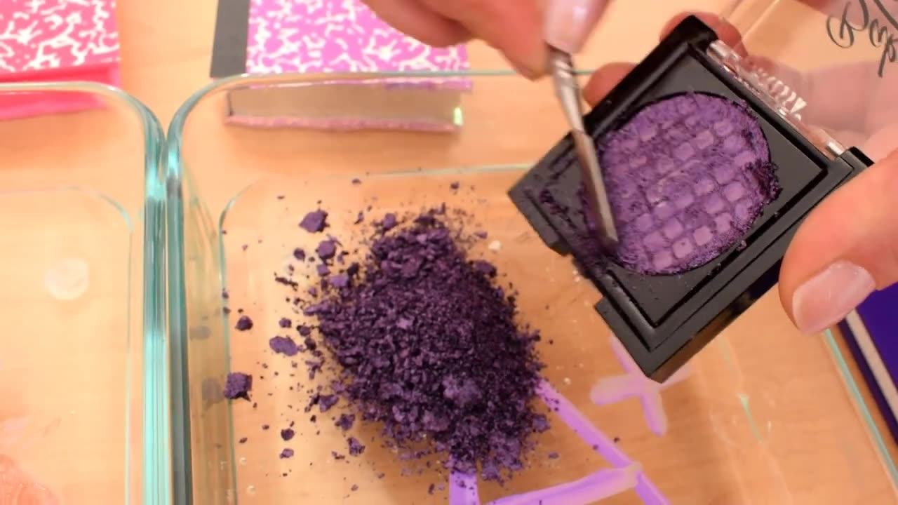 Makeup >pink vs purple mixing makeup Eyeshadow into slime