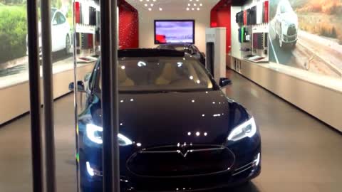 3rd Street Promenade- Tesla Store 2014