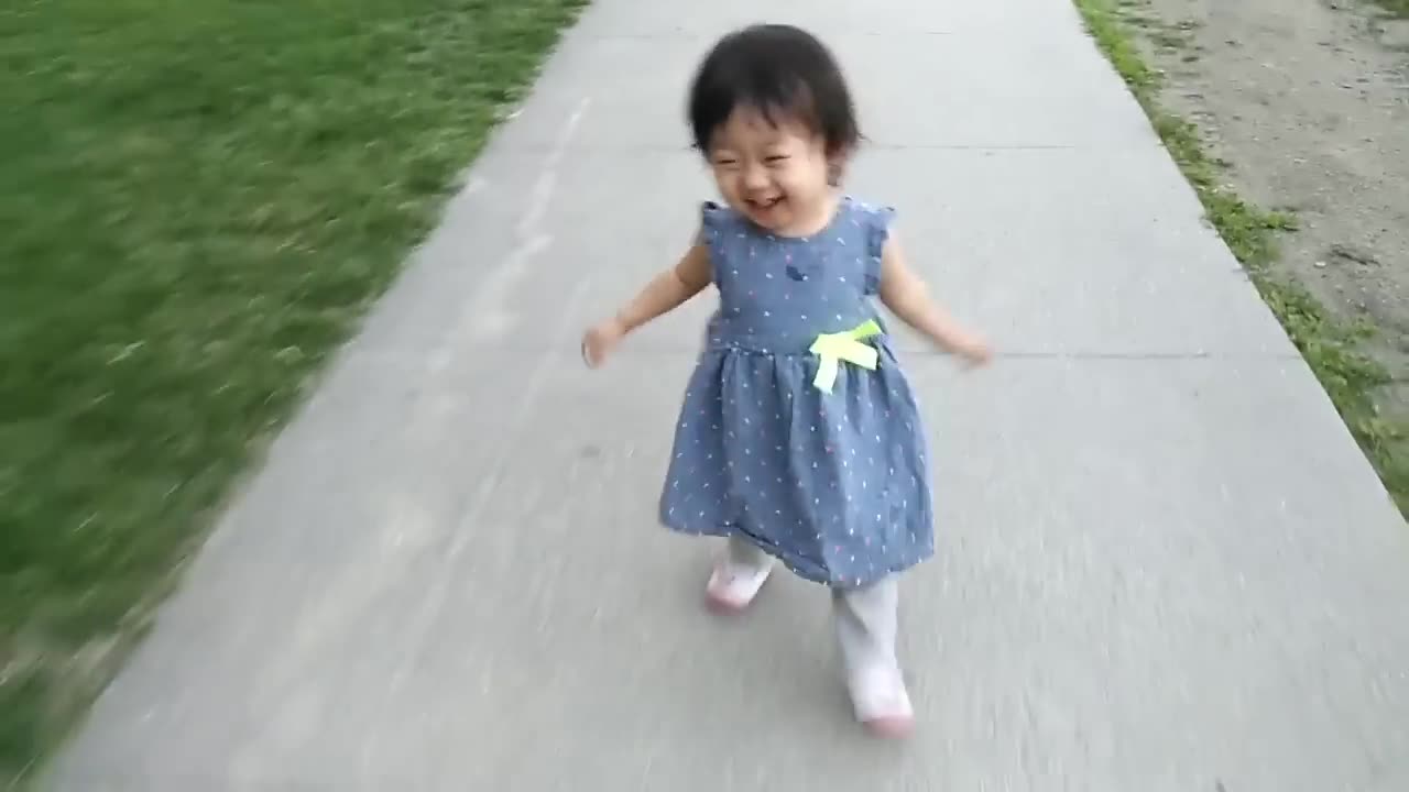 Super fast Baby running - Funny Video